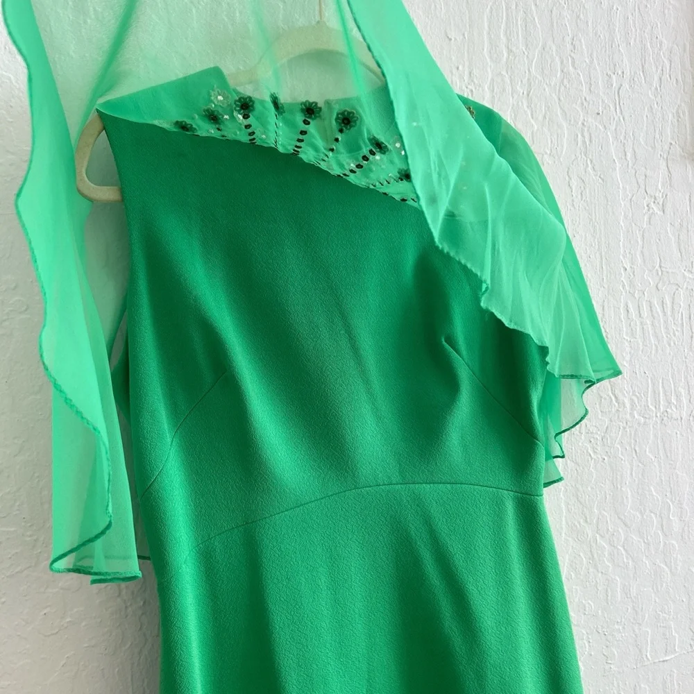 Vintage Green Cape Dress with Embellished Neckline - Picture 6 of 7